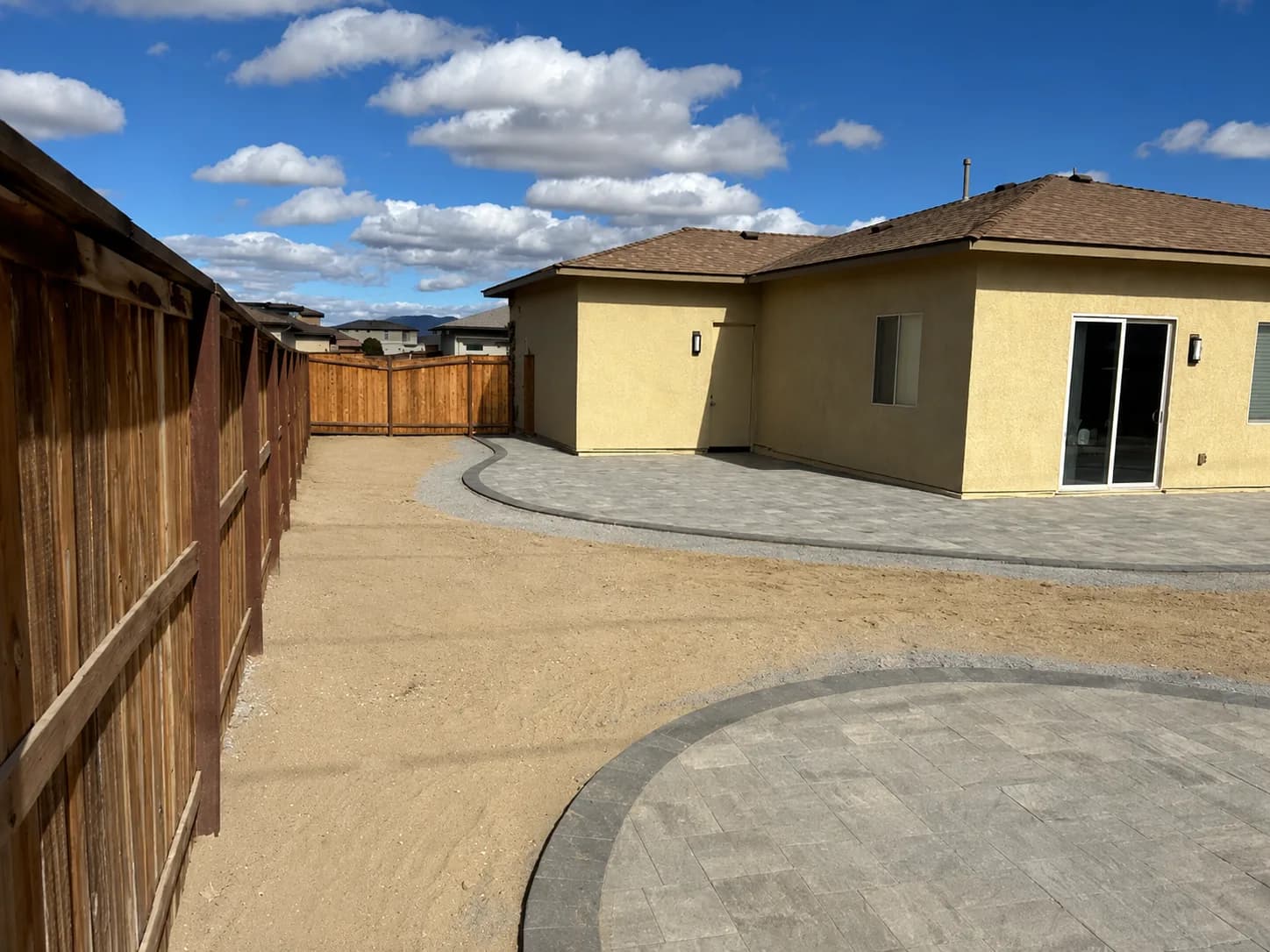 Patio con pavers project photo